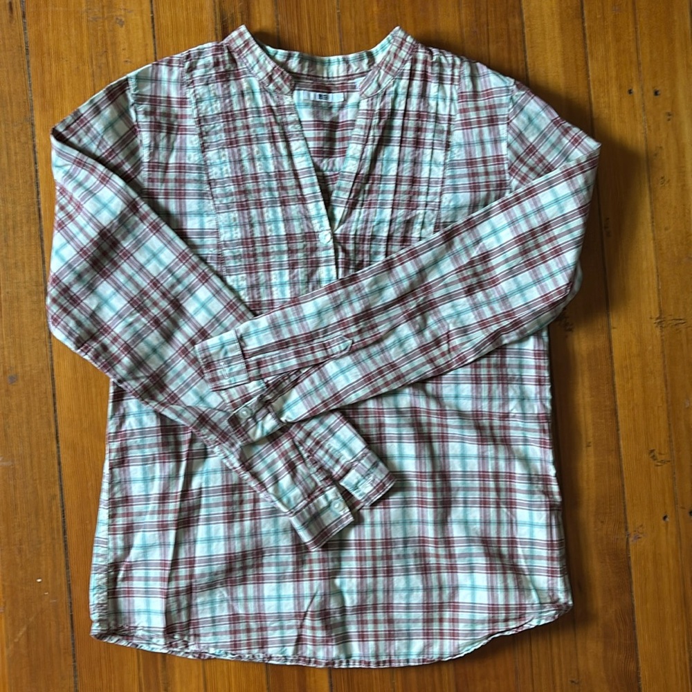 Uniqlo Red and White Blouse V-Neck Long Sleeve